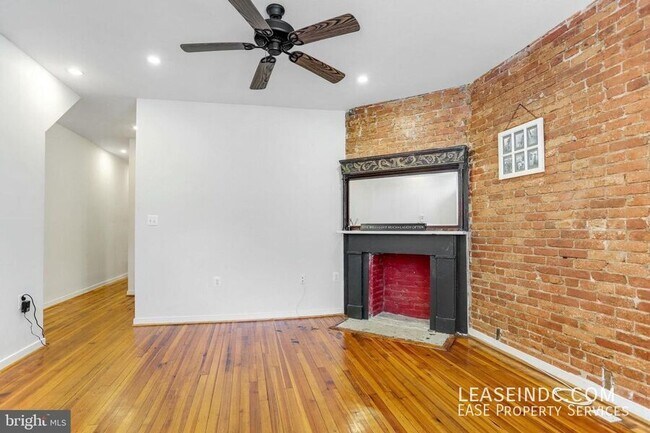 Foto del edificio - 1642 1/2 New Jersey Avenue NW-