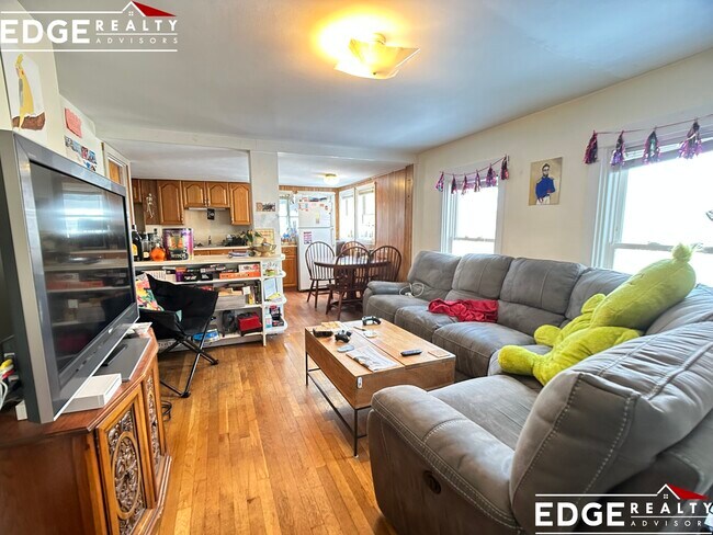 Building Photo - 28 A Cherry St