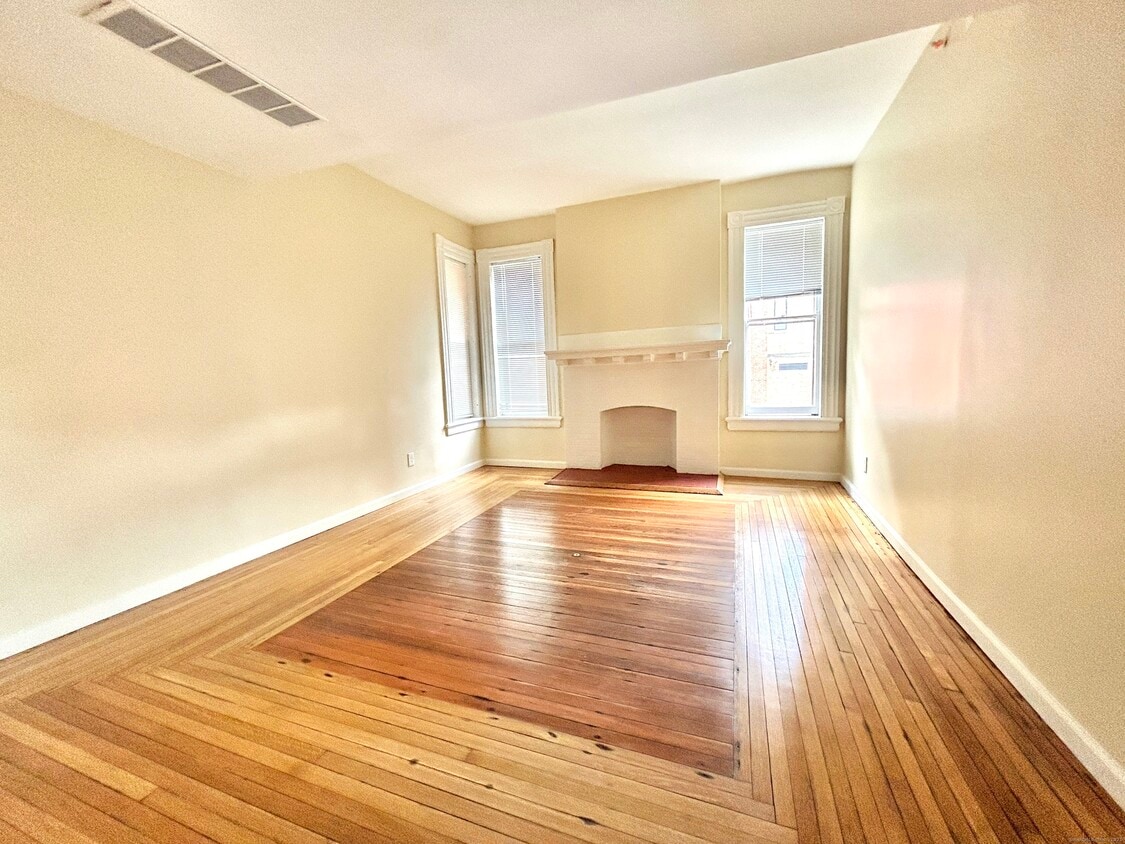 Primary Photo - 135 W Main St