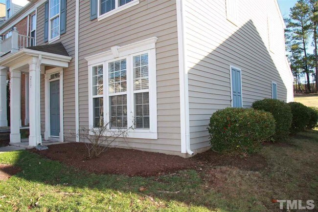 Building Photo - 217 Walnut Woods Dr