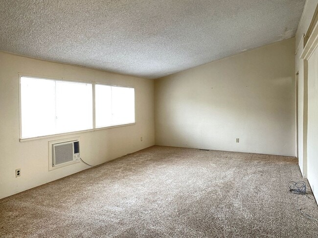 Building Photo - Spacious Manufactured Home with a Fenced B...