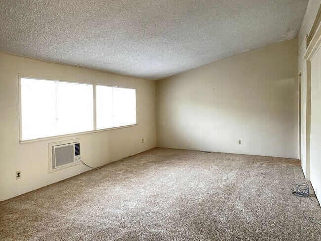 Foto del edificio - Spacious Manufactured Home with a Fenced B...