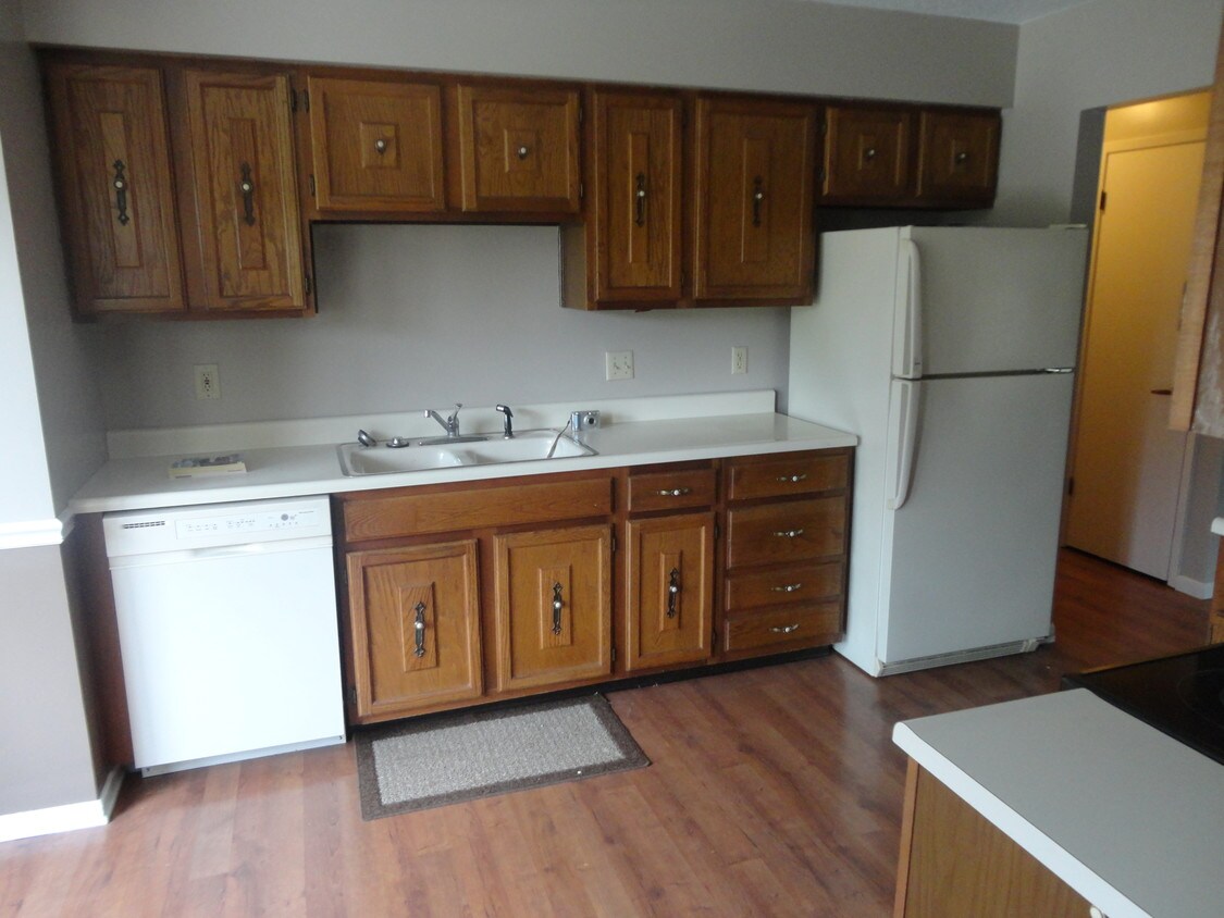 1201 35th St Dr, Moline, IL 61265 Condo for Rent in Moline, IL