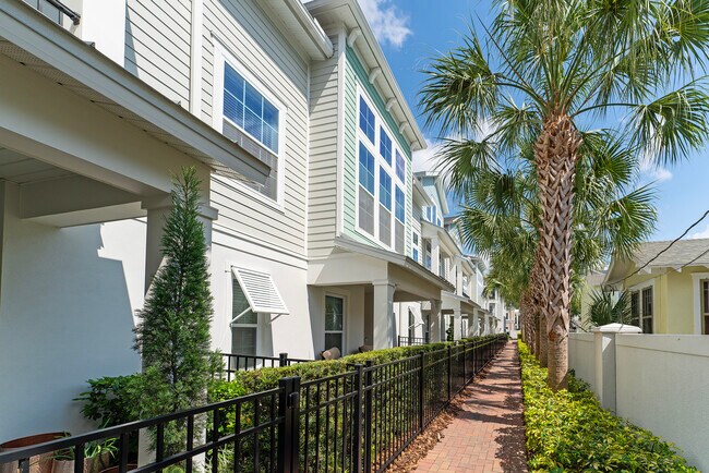 Photo - 115 E Concord St Townhome