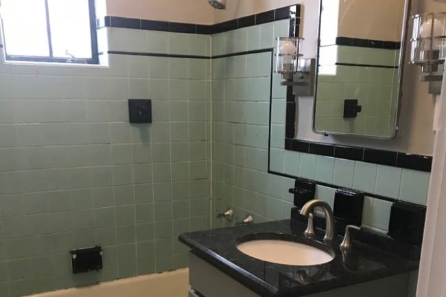 Bathroom - 1576 Lee St E