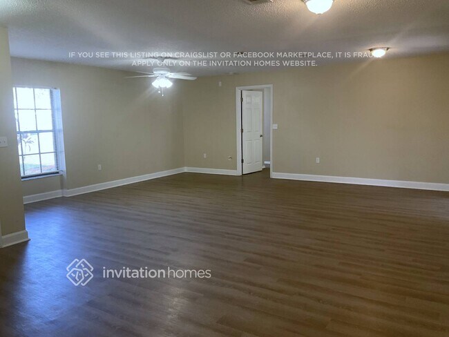 Foto del edificio - 4765 Miramar St