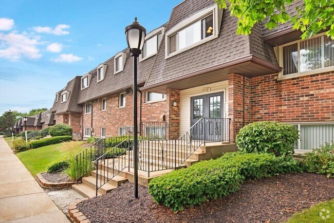 Building Photo - Blackhawk Apartment Homes