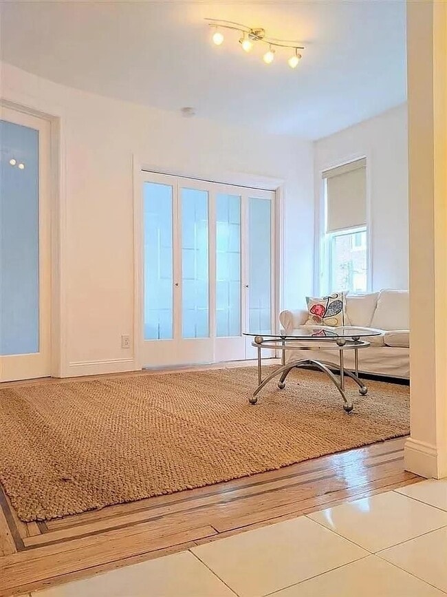 Foto del edificio - 7812 Hudson Ave