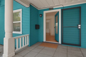 Building Photo - 2025 12th St