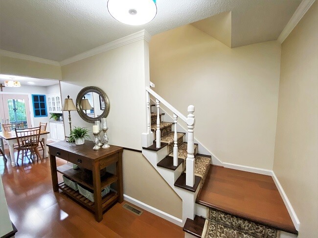 Building Photo - 4307 Bluebird Dr