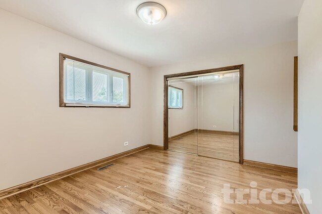 Foto del edificio - 8147 N Chester Ave