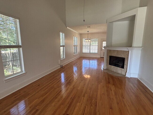 Foto del edificio - 1633 Shadowmoss Ave