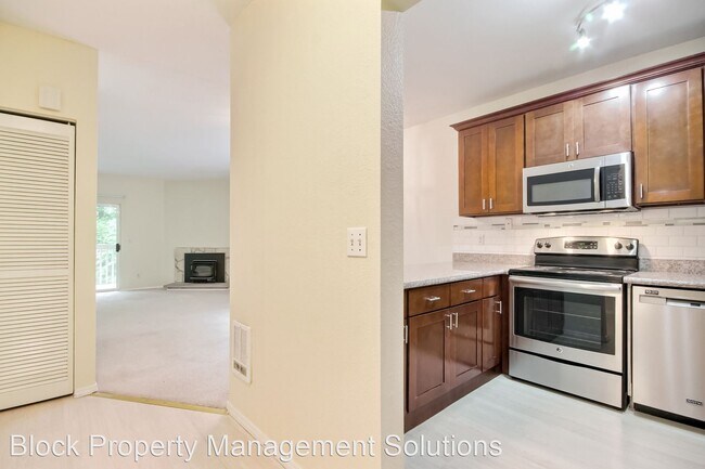 Foto del edificio - 2 br, 1.5 bath House - 14475 NE 40th St #E203