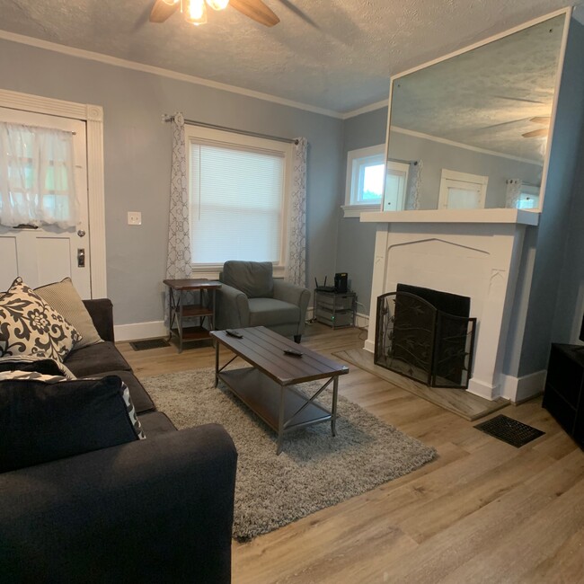 living room 2 - 1020 E Stewart St