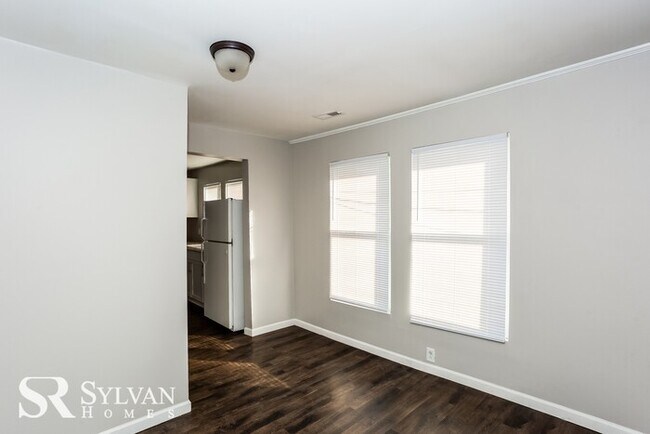 Building Photo - This cute home is waiting for you!