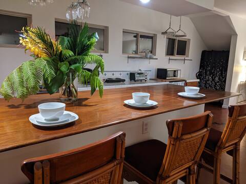 Family sized island - 73-1599 Hao St