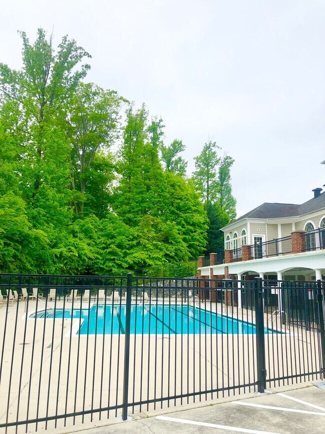Building Photo - Gorgeous 3BR/2.5BA Townhome in Hyattsville