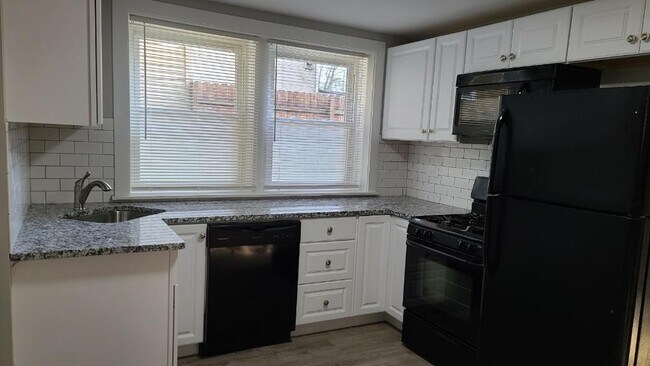 Foto del edificio - 2838 N Drake Ave