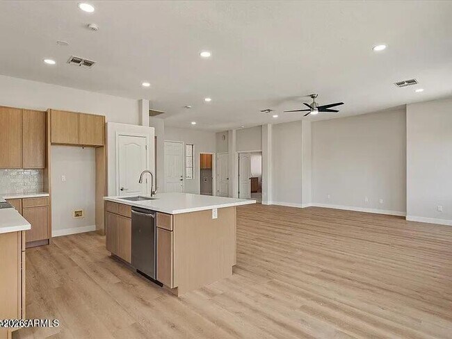 Foto del edificio - 2918 E Harwell Rd