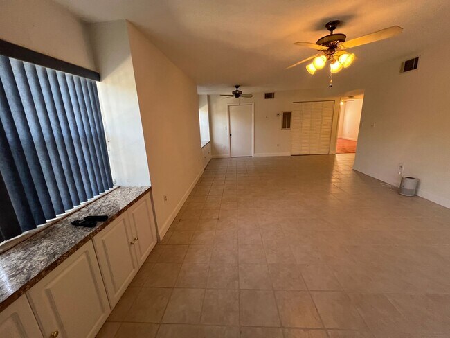 Foto del edificio - $1,150 * Annual **** 2 Bed / 2 Bath Condo ** Private, Gated Community - Rolls Landing **
