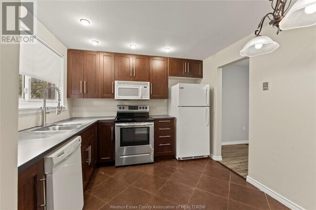 Building Photo - 5535 Coronation Ave