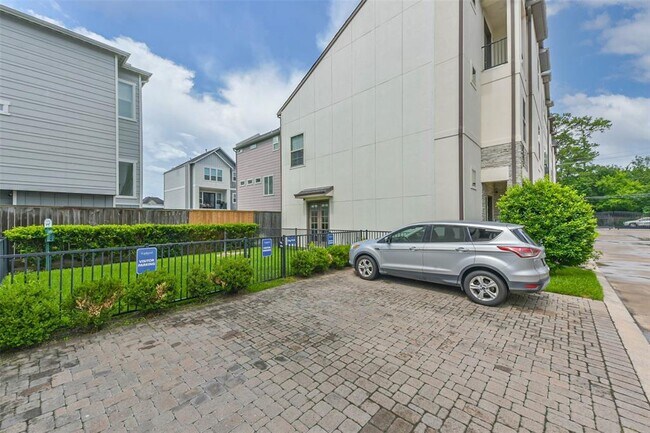 Foto del edificio - 10914 Brookeshire Chase Ln