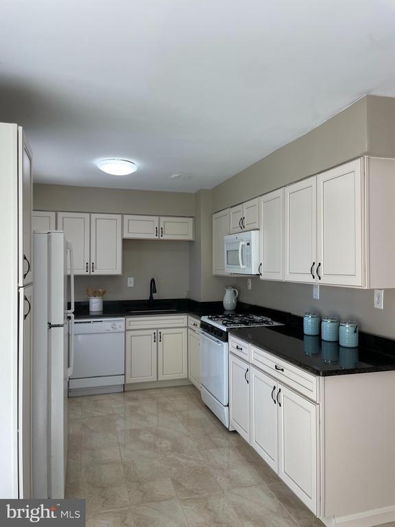 Building Photo - 4807 Flower Ln