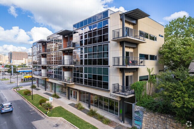 Foto del edificio - 6th & Brushy