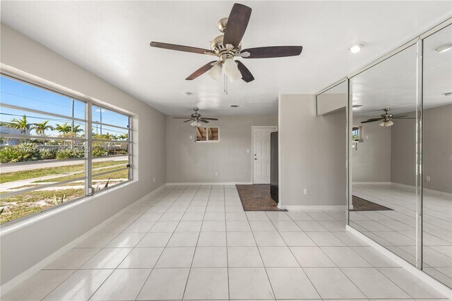 Foto del edificio - 128 SW 24th Ave