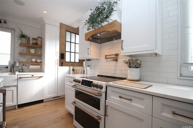 Foto del edificio - 54-18 69th Ln