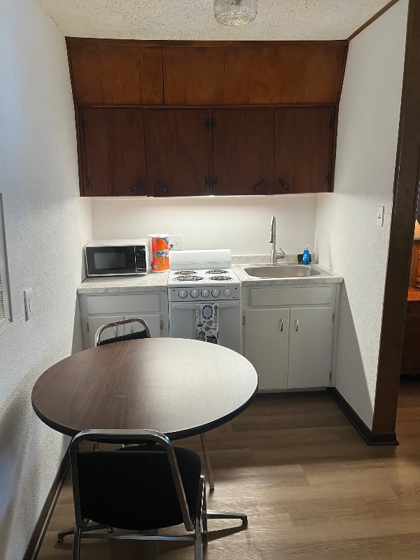 Foto principal - 1708 Holloman Dr