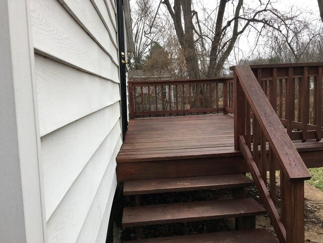 Building Photo - 3 BEDROOM HOME FULL BASEMENT