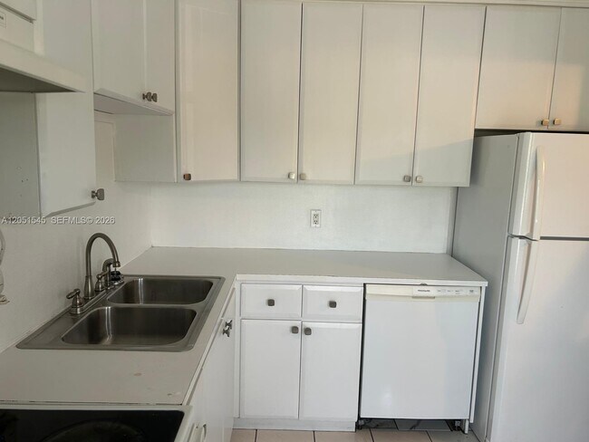 Foto del edificio - 6100 S Falls Cir Dr