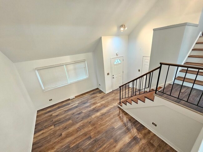 Building Photo - 571 White Birch Rd