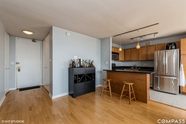Foto del edificio - 655 W Irving Park Rd