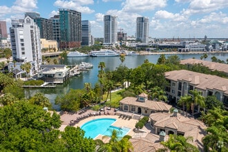 Building Photo - 705 Mainsail Dr