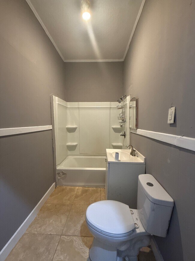 Building Photo - 134 Tuxedo Dr