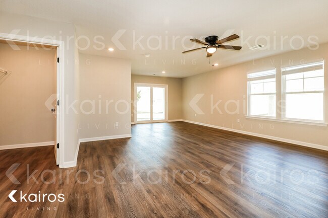 Foto del edificio - 124 Cottage Grove Rd.