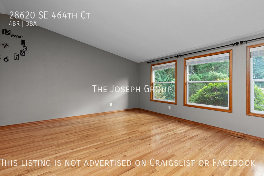 Primary Photo - Beautiful and spacious 4 bed/2.5 bath in E...