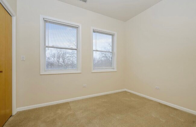 Foto del edificio - 1431 W 108th St