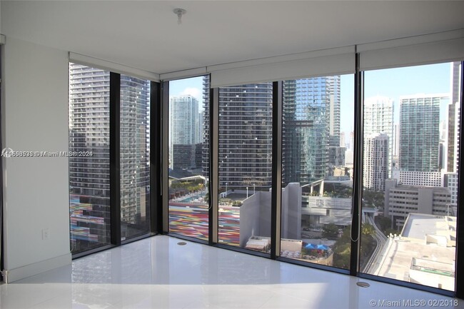 Building Photo - 1010 Brickell Ave