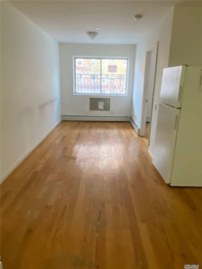 Building Photo - 77-16 Woodside Ave