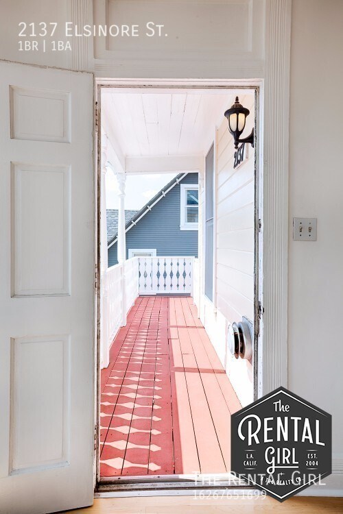 Building Photo - Stunning Victorian Hilltop Triplex | Sunny...