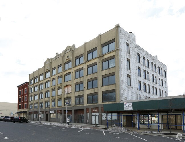 Building Photo - 704-720 Mattison Ave