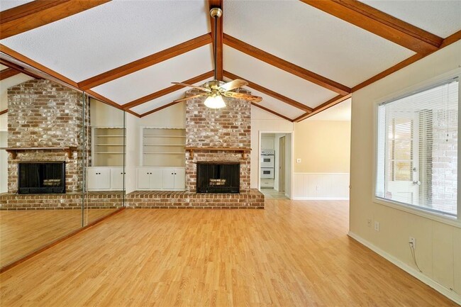 Building Photo - 10614 Valley Forge Dr