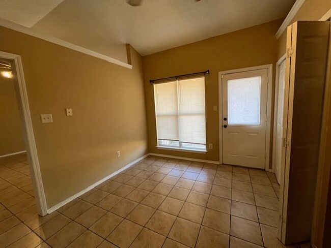 Building Photo - Renovated 3 Bedroom 2 Bath Home with 2 Car Garage for Rent!!