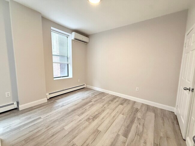 Building Photo - 15 Ruggles St