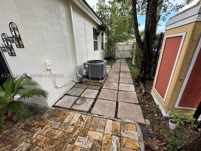 Foto del edificio - 4273 NE 10th Ct