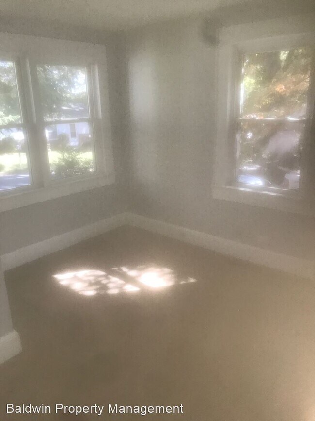 Foto del edificio - 3 br, 1.5 bath House - 112 HICKS STREET