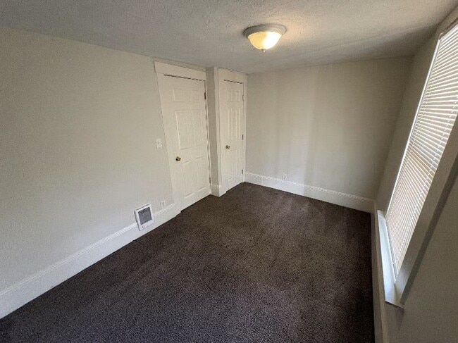 Building Photo - 824 Spencer Ave